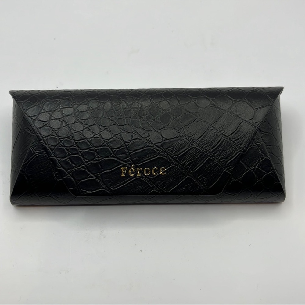 Feroce Sunglass Case and Cloth